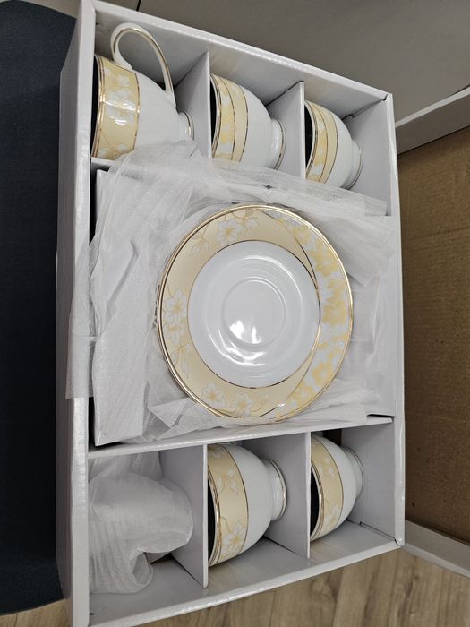 Set ceșcuțe cafea cu farfurii