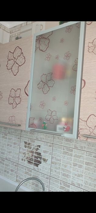 Продам угловой кухонный гарнитур б/ у