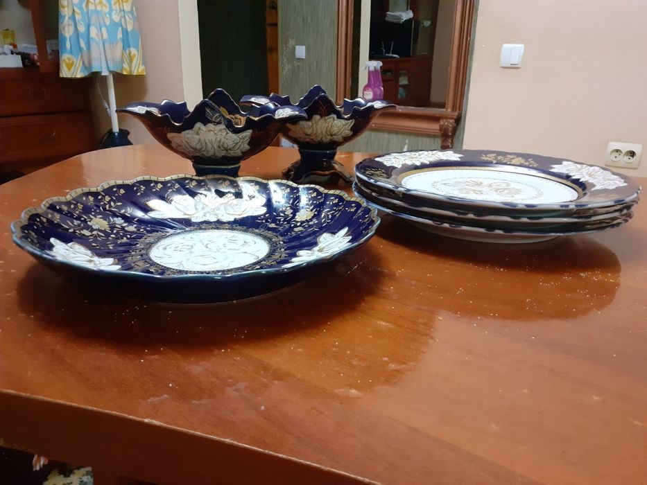 Комплект посуды для дома.