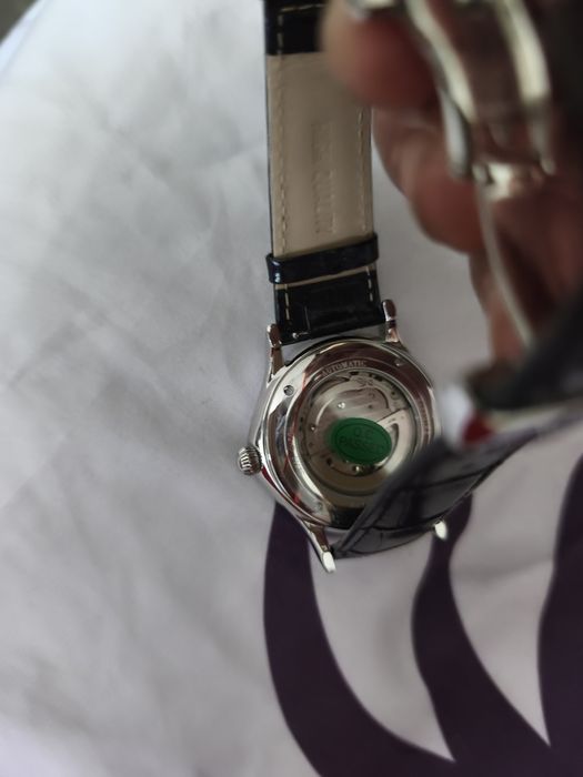 Продавам ръчен часовник