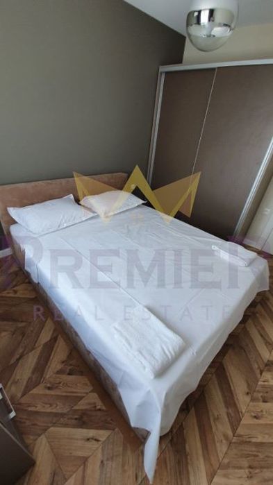 Продава се Тристаен апартамент в Варна, Център - 92 кв.м за 4294 €/кв.м - Снимка #8