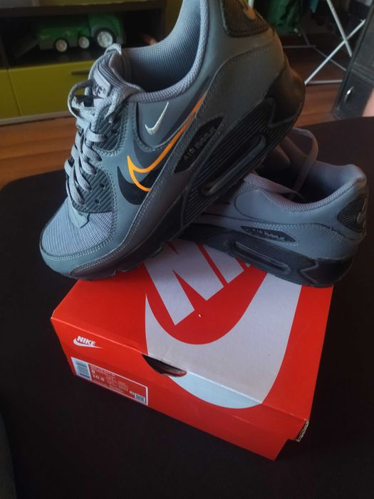 Оригинални маратонки на Nike,обувани два,три пъти