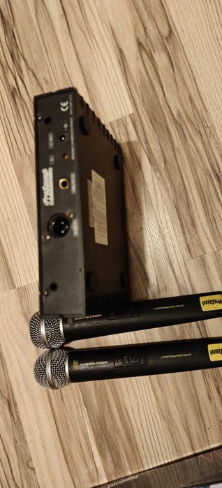 Безжични микрофони и станции