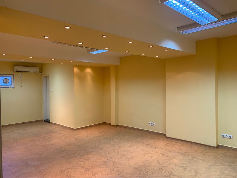 Продава се Магазин в Казанлък - 45 кв.м за 1360 €/кв.м - Снимка #1