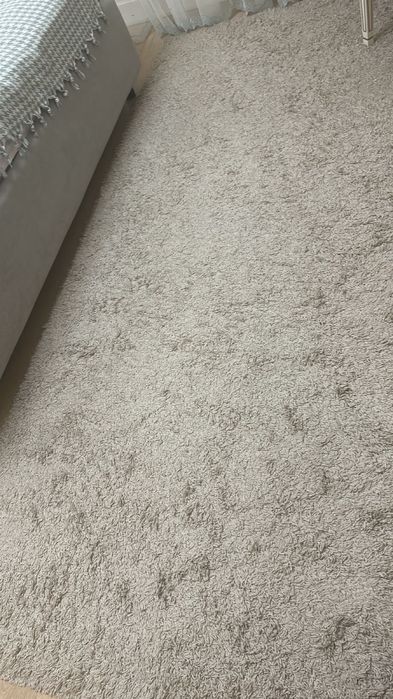 Продаются ковры 2 шт -прямоугульной и овальной формы