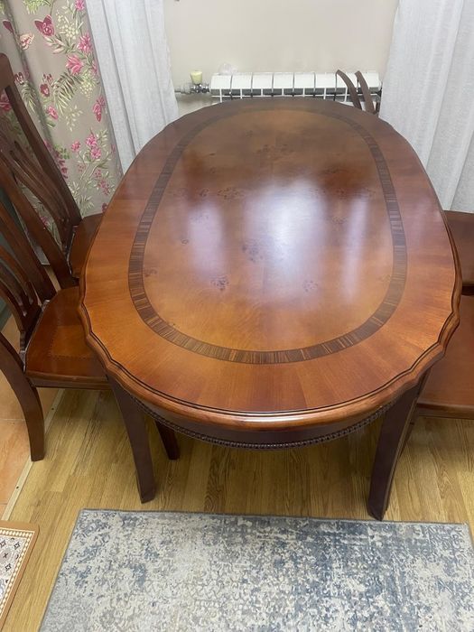 Стол со стульями