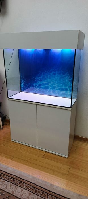 Akvarium 80sm yangi sotiladi