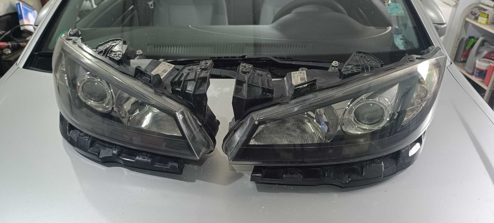 Faruri cu lupa si xenon Renault Laguna 2 facelift 2006