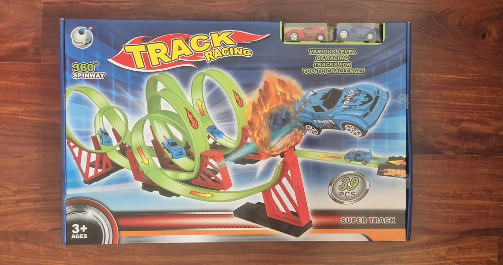 Трек с двумя машинками новый