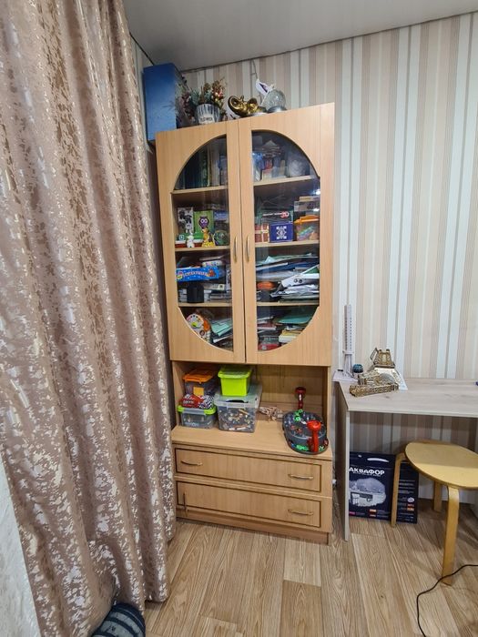 Дёшево, продам два шкафа