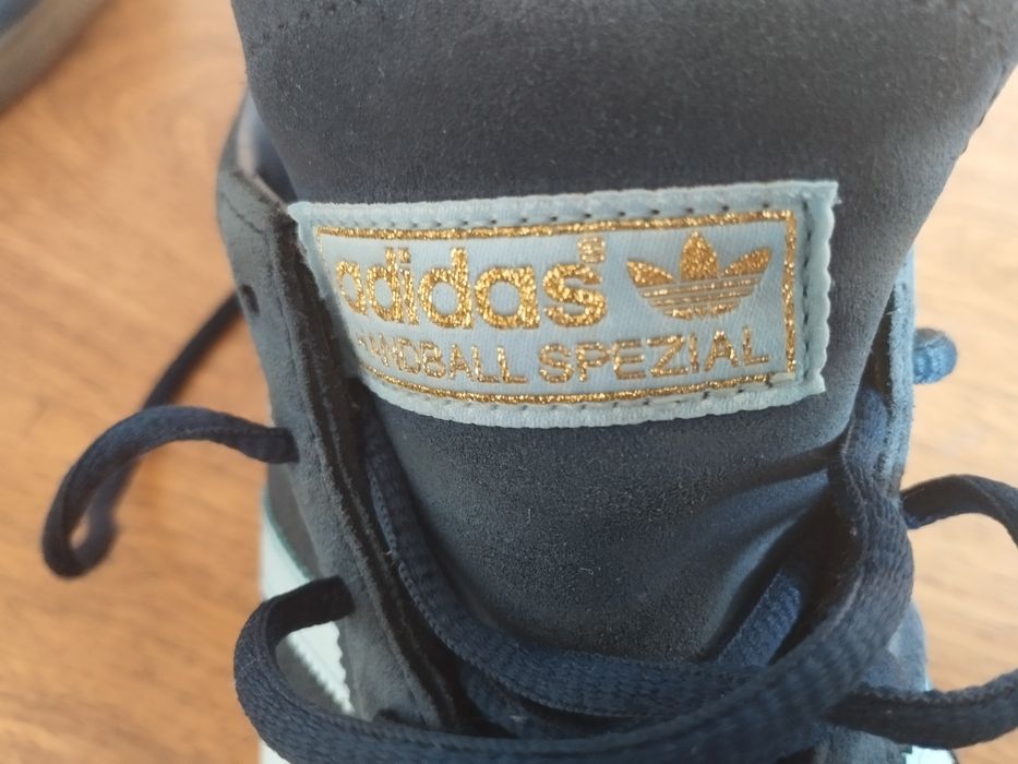 Продавам маратонки Adidas Spezial