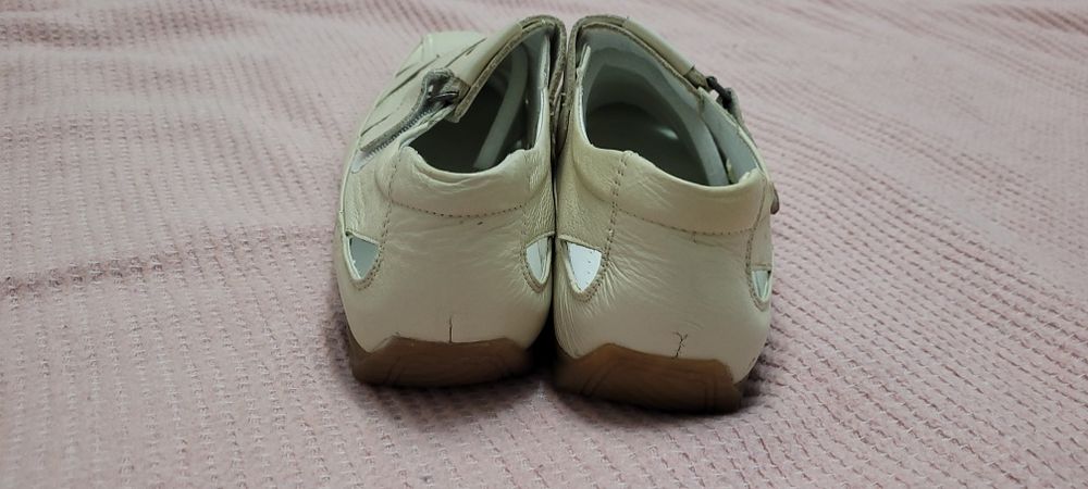 Продам туфли (макасы)