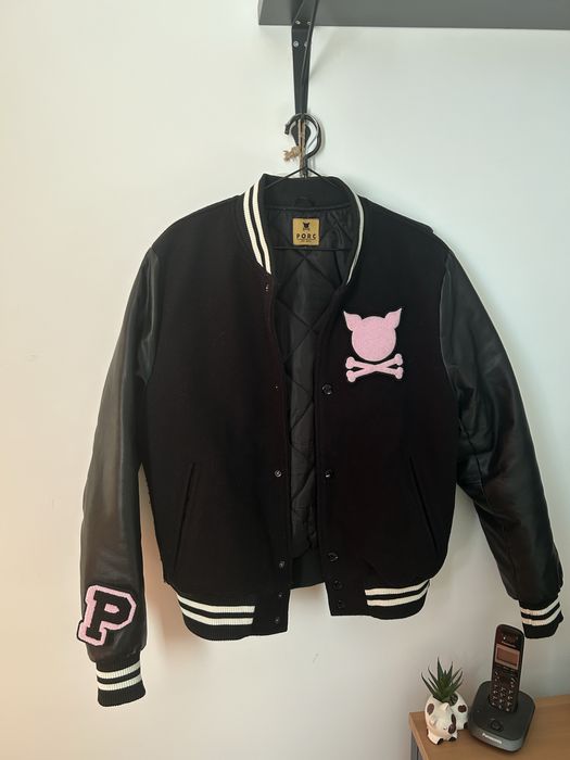 Geaca Porc + patch roz cadou