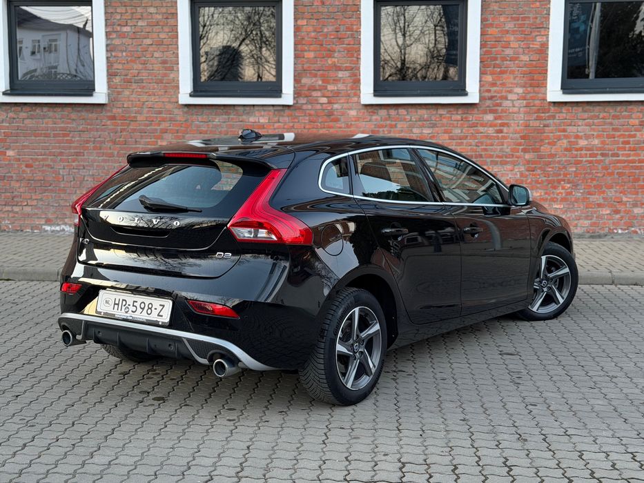 Volvo - V40 / 2.0d /  R design / Napa/ 2016 / Euro 6 / Cockpit / Navi