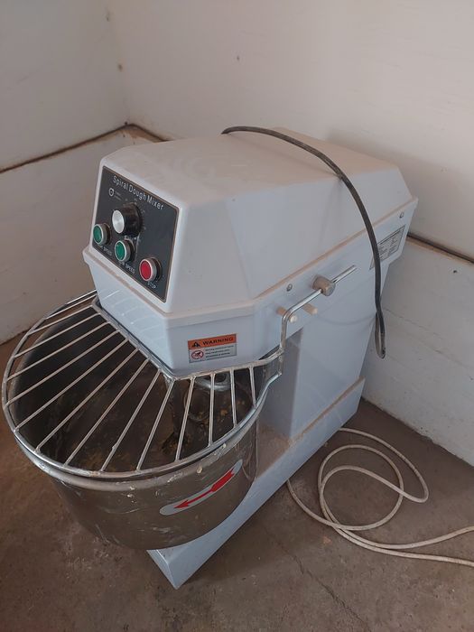 Продаю тестомес и миксер на 30кг