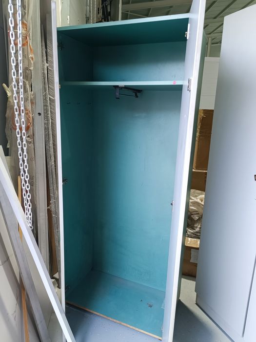 Вещевой шкаф б/у.