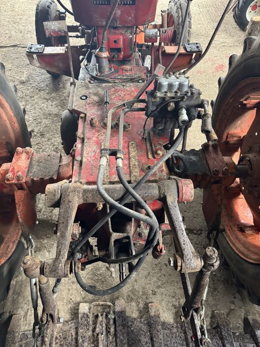 Vand transmisie tractor U650 in stare foarte buna de functionare