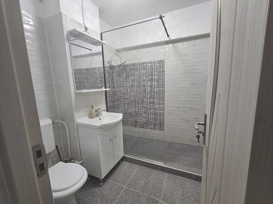 Inchiriez apartament