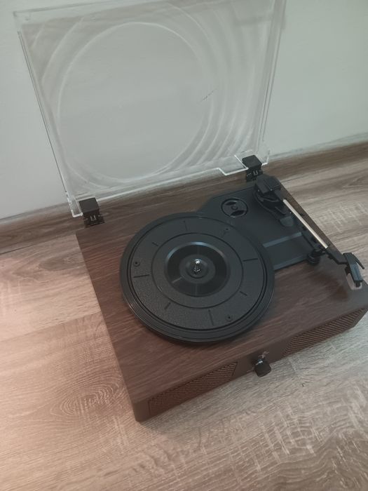 Грамофон чисто нов