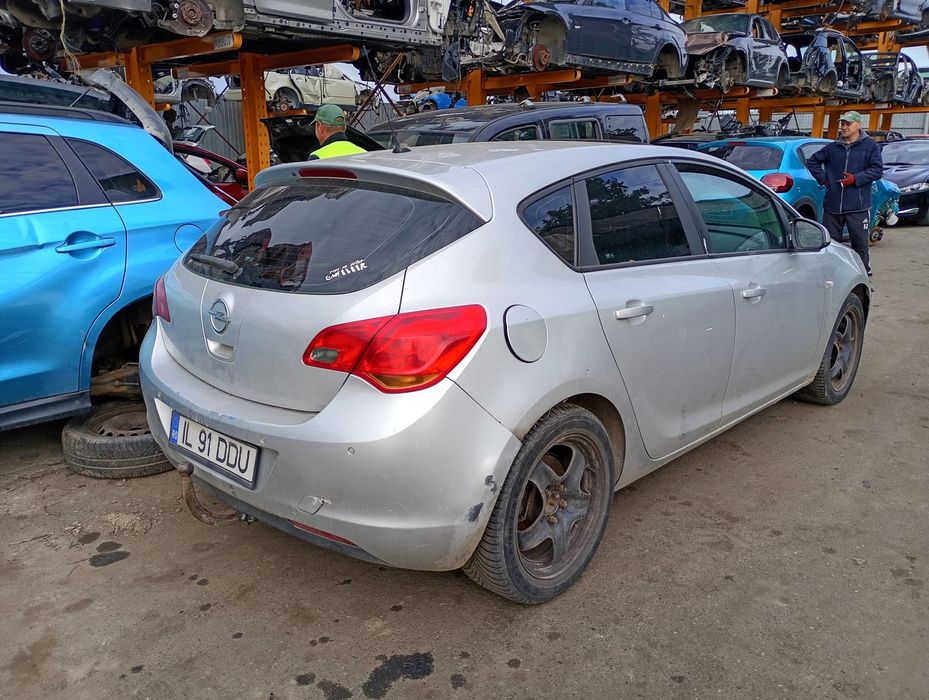 Ornament interior 13221337 Opel Astra J (2009 - 2012) 1.7 cdti A17DTJ