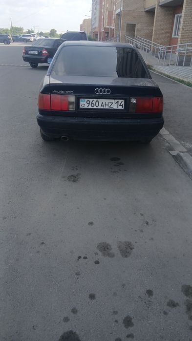 Продаю Ауди 100  2литра