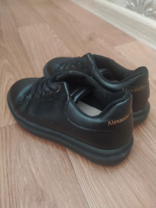 Продаю детские ботинки кеды