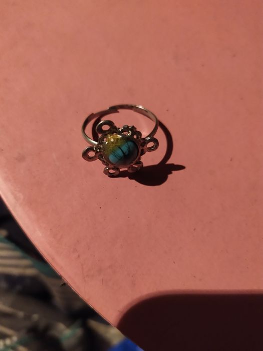 Продам женское кольцо.