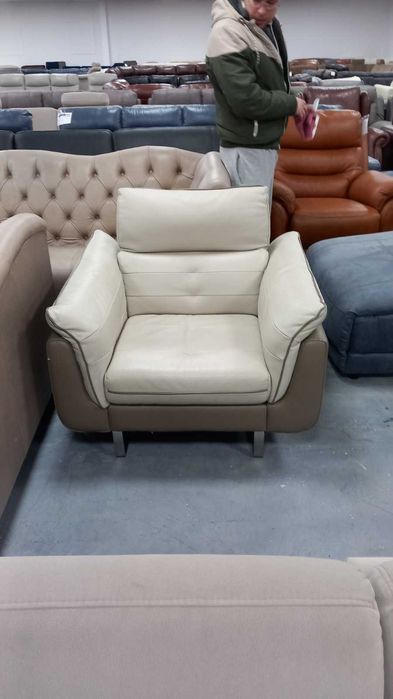 Кремав кожен фотьойл с бежова гарнитура "Positano"