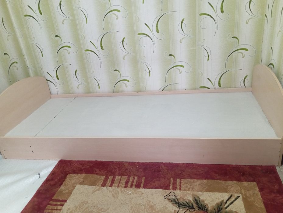 Продам детский гарнитур двухярусный.