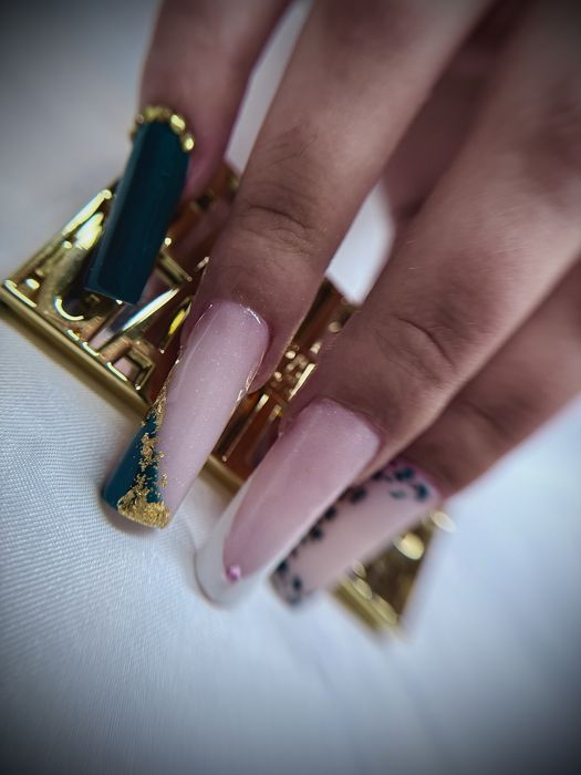 Unghii cu gel sau manichiura clasica Brașov