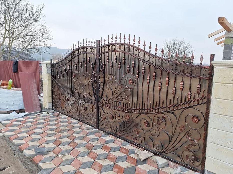 Porți, panouri de gard din fier forjat.