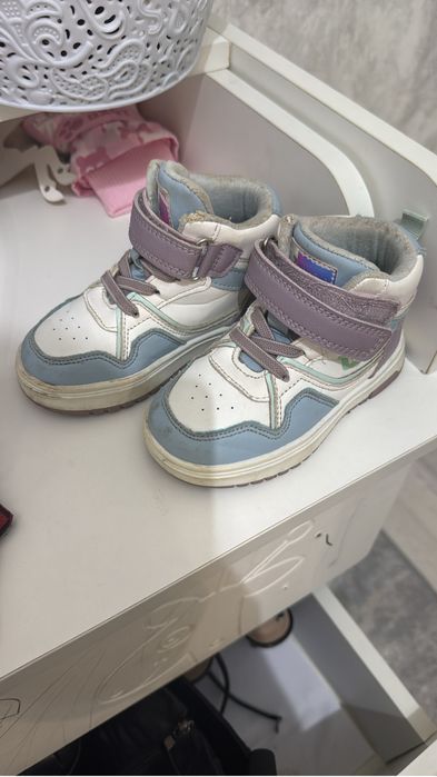 Продам детские ботинки