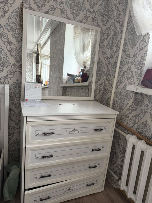 Продаю спальный гарнитур