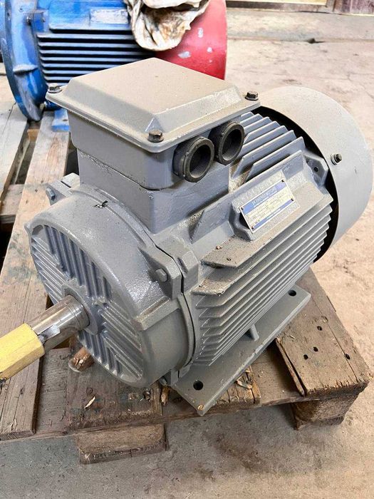 Асинхронные электродвигатели в ассортименте