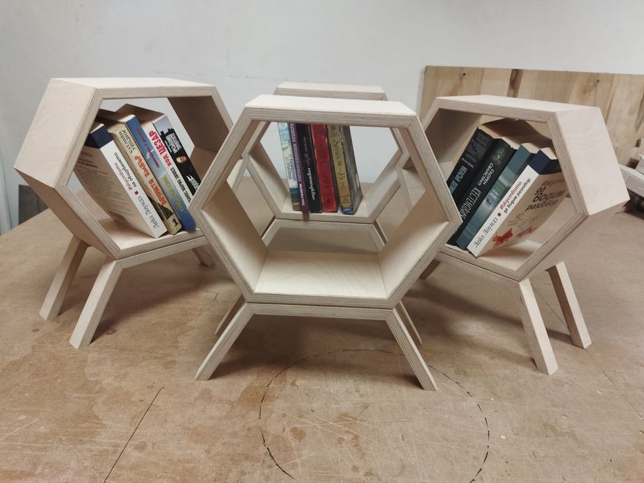 Библиотека,етежерка,маса ,нощно шкафче