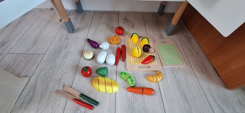 Дървена кухня Икеа, магазин, къща