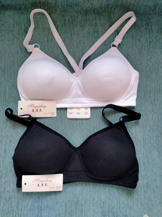 Бюстгальтер девчащий две пары новые