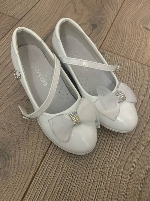 Продам сандали,кроссовки на девочку