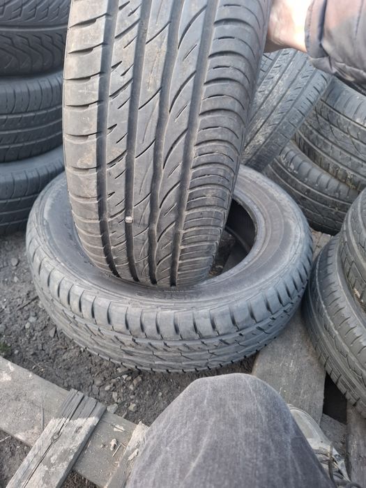 Vand 2 anvelope 195 60 15 ca noi de vara nu au defecte