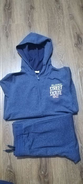 Спортивный костюм на мальчика рост 164см. Новый