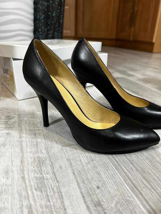 Продам туфли новые