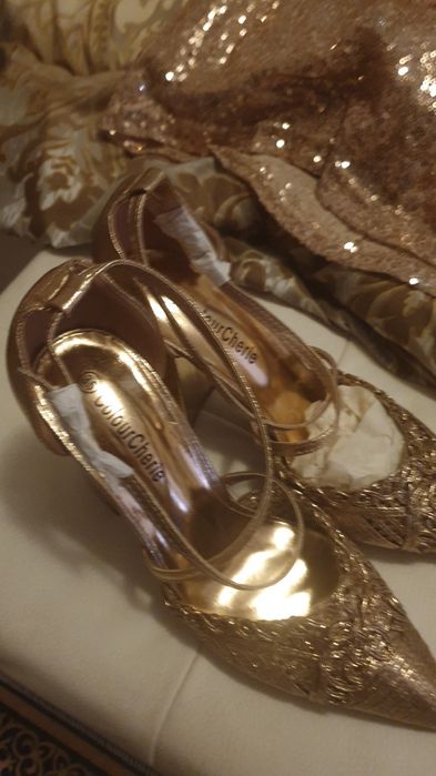 Нови луксозни обувки ,медно златисти ,златисти и брокатени.