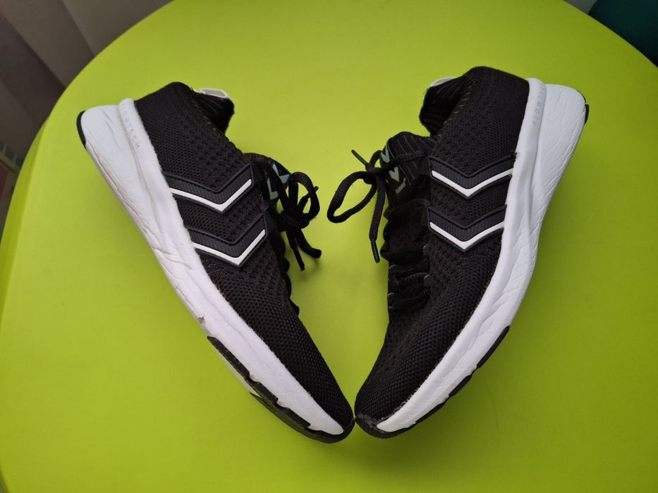 Adidași Hummel marime 36.