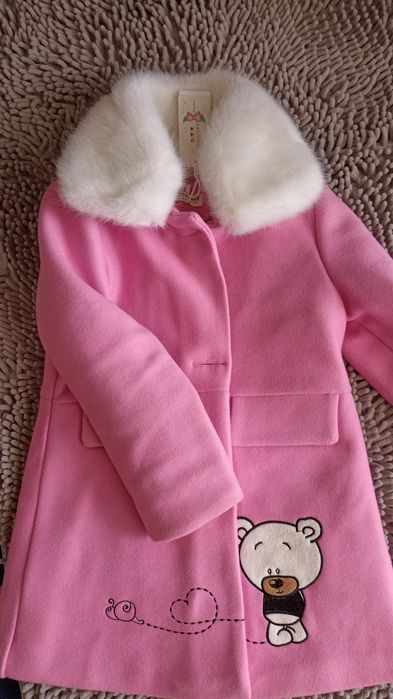 Новое пальто на девочек 120см