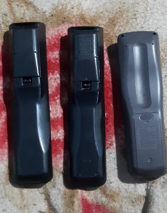 Vând telecomandă originale telecomenzi  stare bună