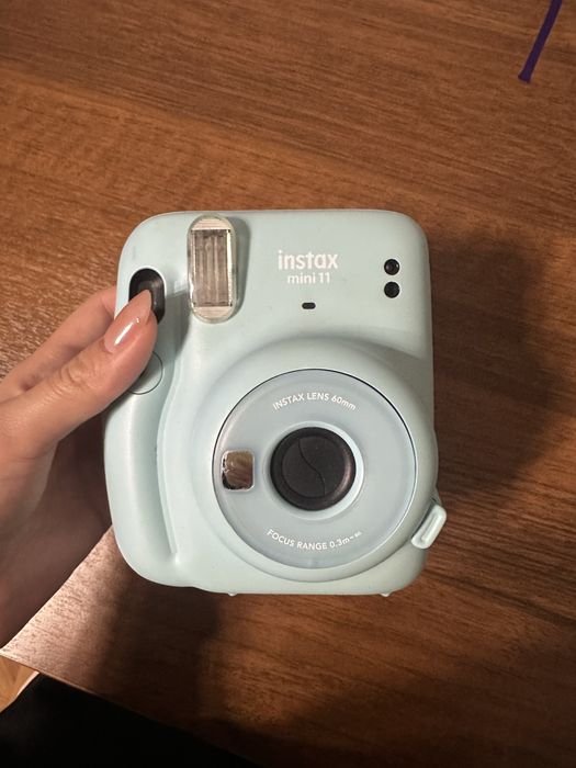 Продаю instax mini 11