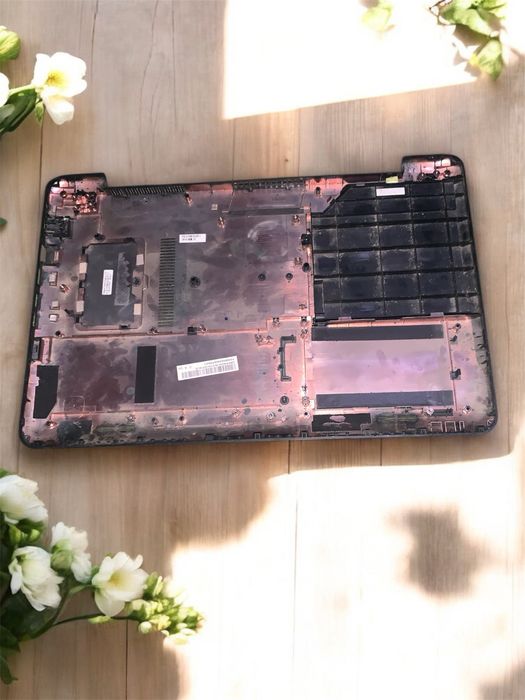 Carcasa laptop spate