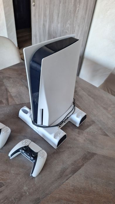 Vând ps5 cu 2 manete