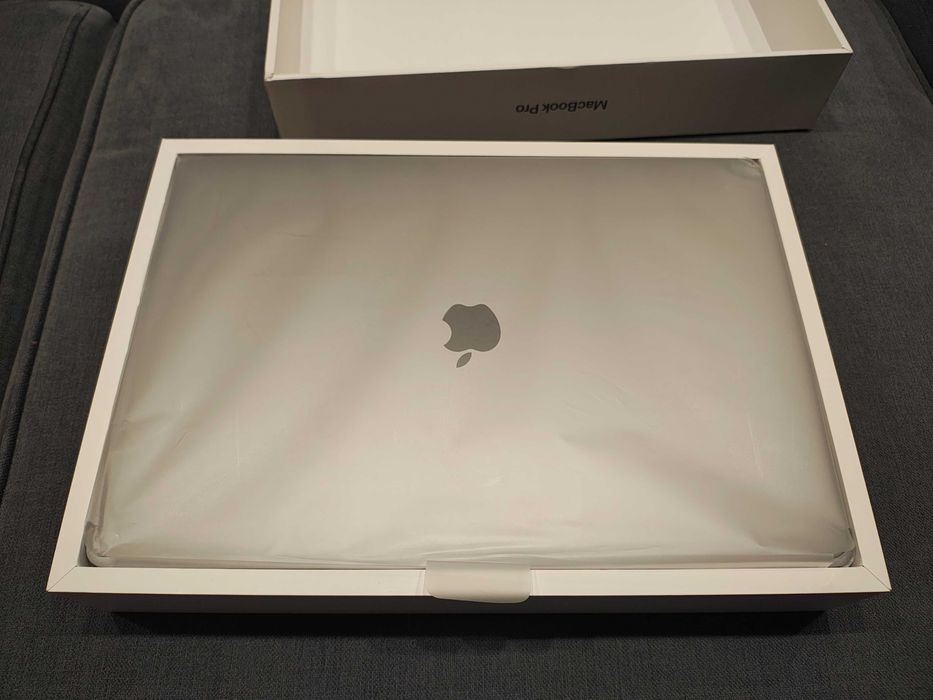 MacBook Pro 16 инча, 2019 i9 AMD Radeon Pro, 32GB DDR4, 1TB SSD, Gray