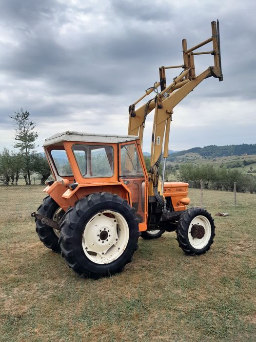 Vând tractor Fiat 640 Dtc si Incarcator frontalUtb Dt